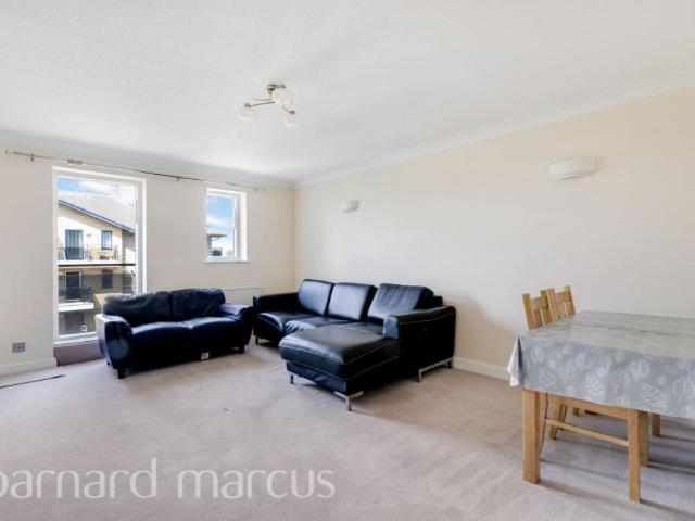 Flat for rent in Croydon