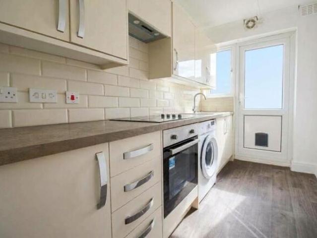 Flat for rent in Cat Hill, England