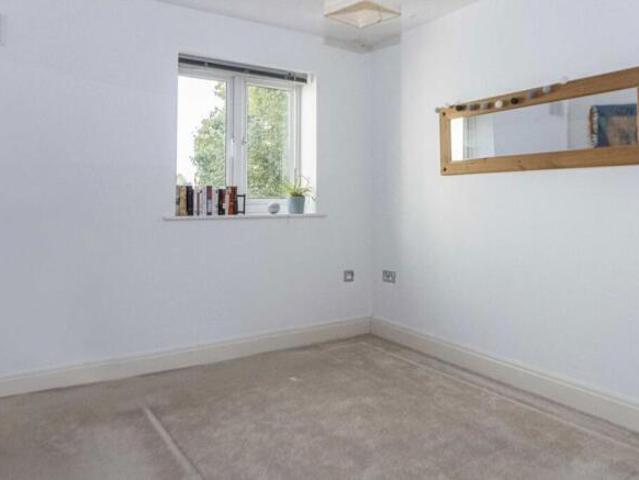 Flat for rent in Brentford End, Greater London