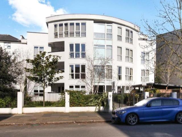 Flat for rent in Brondesbury Park