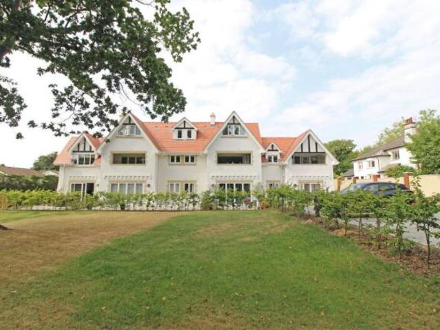 Flat for rent in Llandaff, Wales