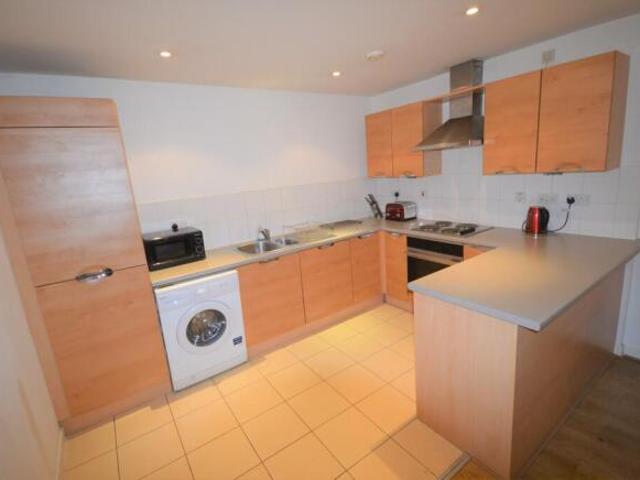 Flat for rent in South Lane, West Yorkshire