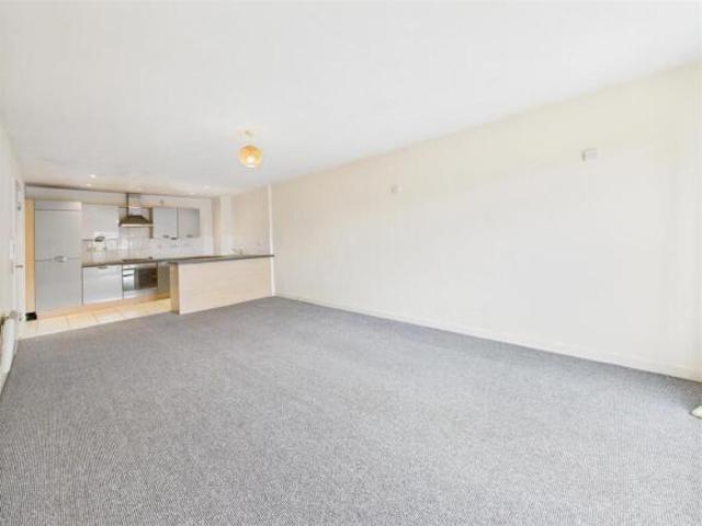 Flat for rent in South Lane, West Yorkshire