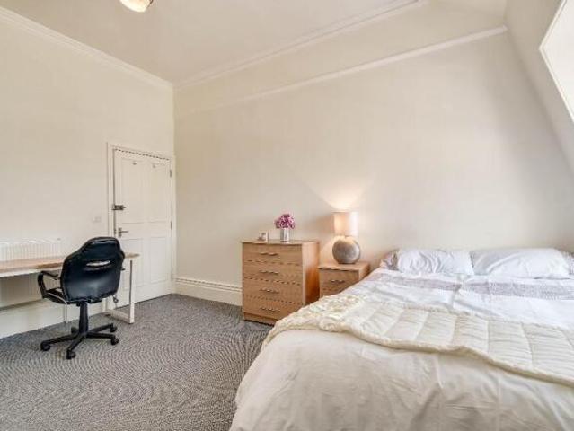 Flat for rent in Follaton, Strode