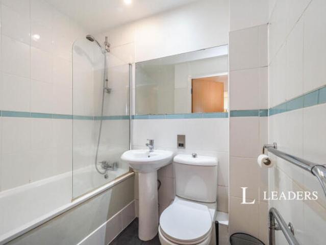 Flat for rent in South Lane, West Yorkshire
