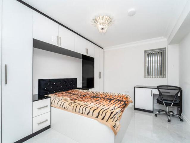 Flat for rent in Cat Hill