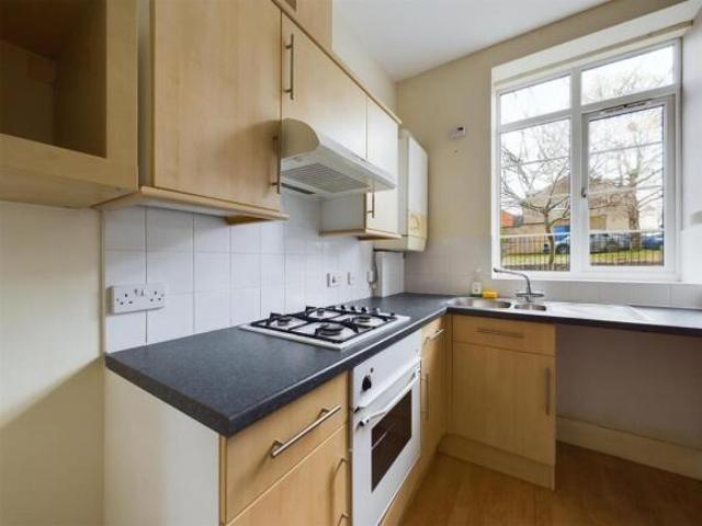Flat for rent in Kingswood