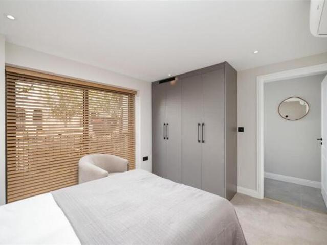 Flat for rent in Cat Hill