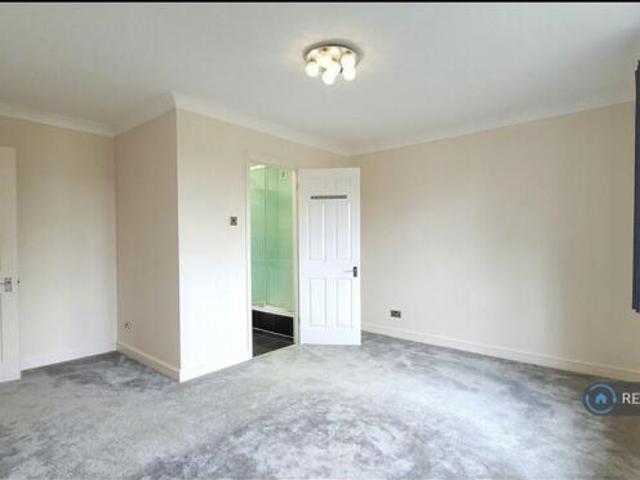 Flat for rent in Allt-yr-yn, Wales