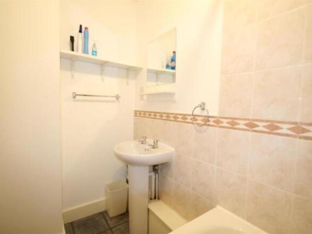 Flat for rent in Commercial Road, Newport