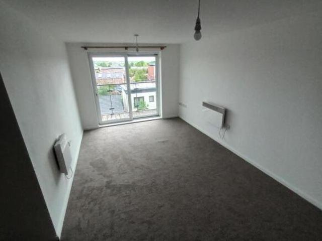 Flat for rent in South Lane, West Yorkshire