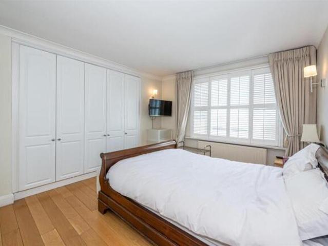 Flat for rent in Cat Hill, England
