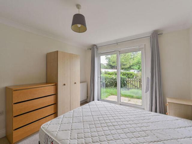 Flat for rent in Tooting Graveney, Greater London