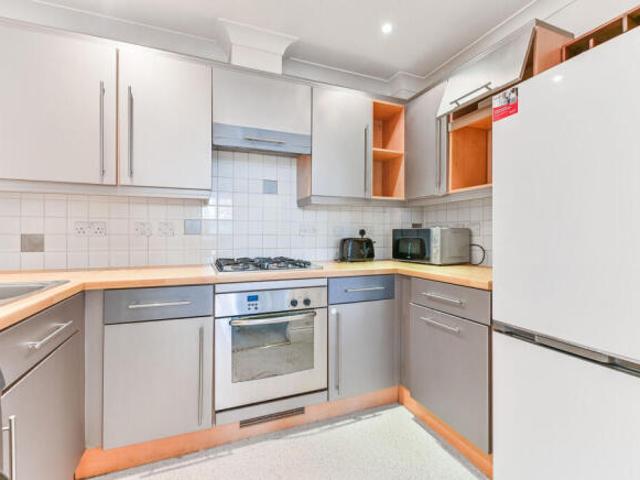 Flat for rent in Tooting Graveney, Greater London
