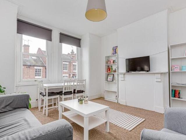 Flat for rent in Cat Hill