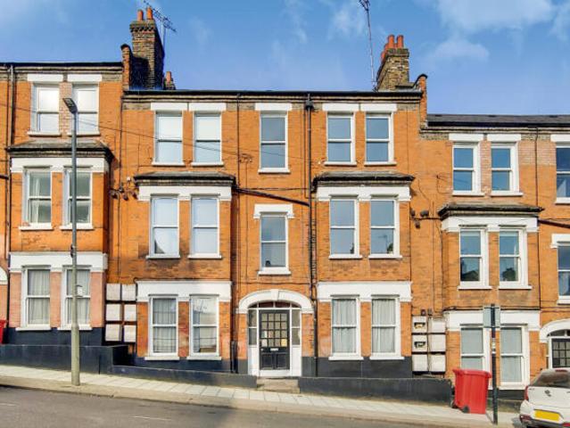 Flat for rent in Cat Hill