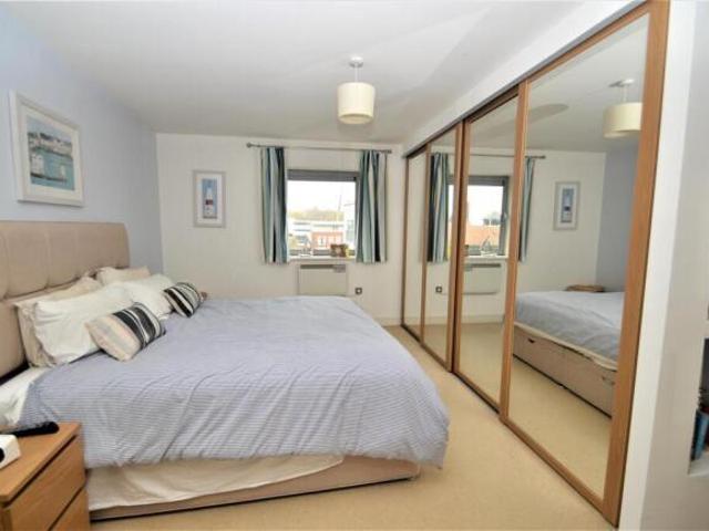 Flat for rent in South Lane, West Yorkshire