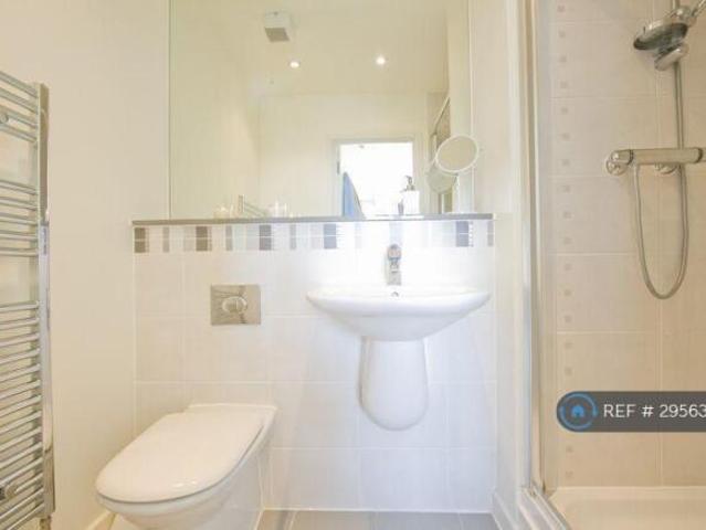 Flat for rent in Cat Hill