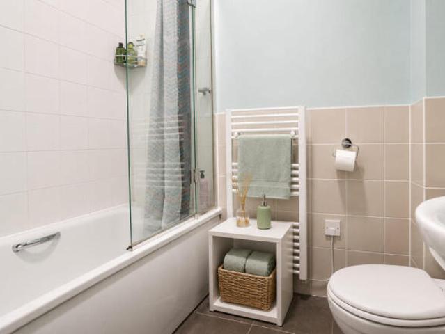 Flat for rent in South Lane, West Yorkshire
