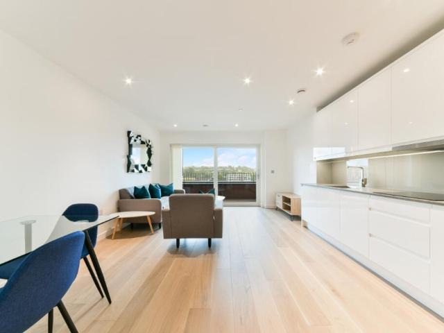 Flat for rent in Colindale