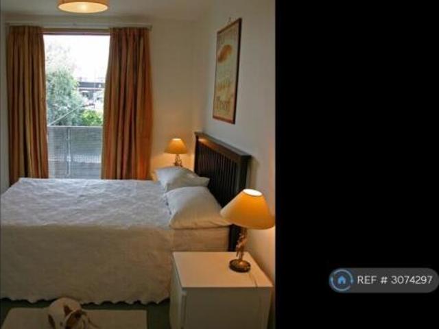 Flat for rent in Cat Hill, England