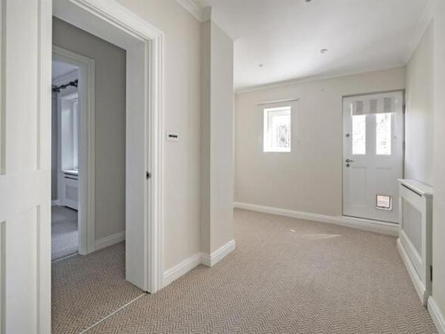 Flat for rent in Cat Hill
