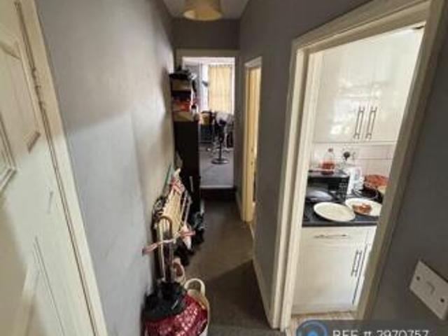 Flat for rent in Tooting Graveney, Greater London