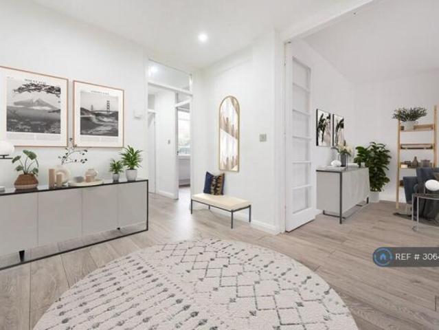 Flat for rent in Cat Hill, England