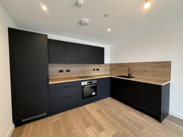Flat for rent in South Lane, West Yorkshire