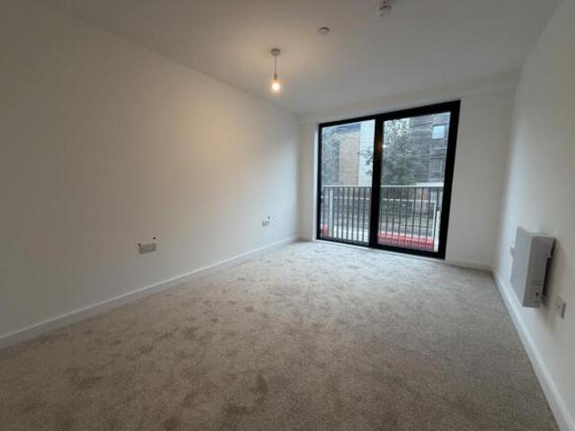 Flat for rent in South Lane, West Yorkshire