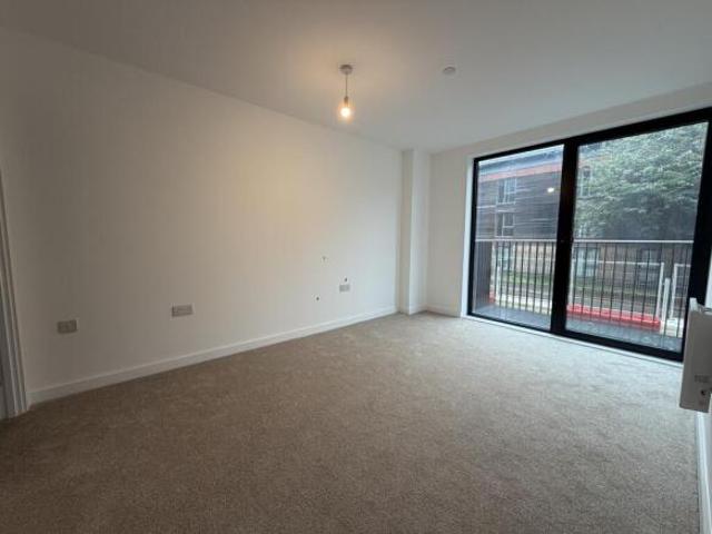 Flat for rent in South Lane, West Yorkshire