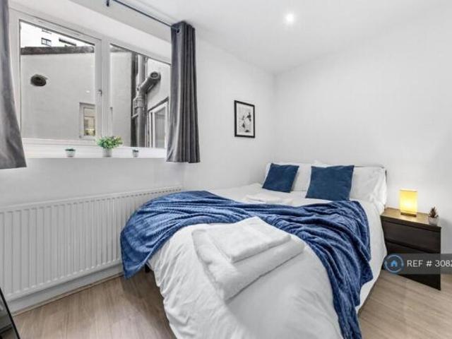 Flat for rent in Cat Hill, England