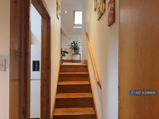 Flat for rent in Cat Hill, England