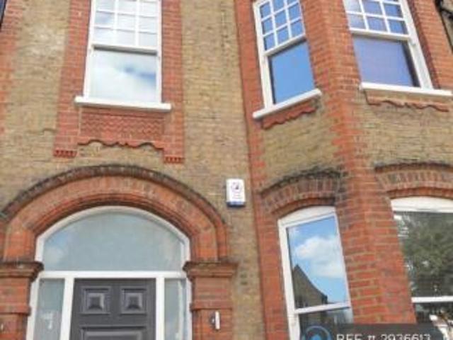 Flat for rent in Cat Hill