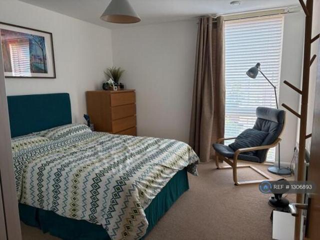 Flat for rent in Brentford End, Greater London
