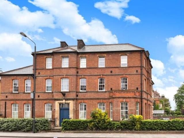 Flat for rent in Cat Hill