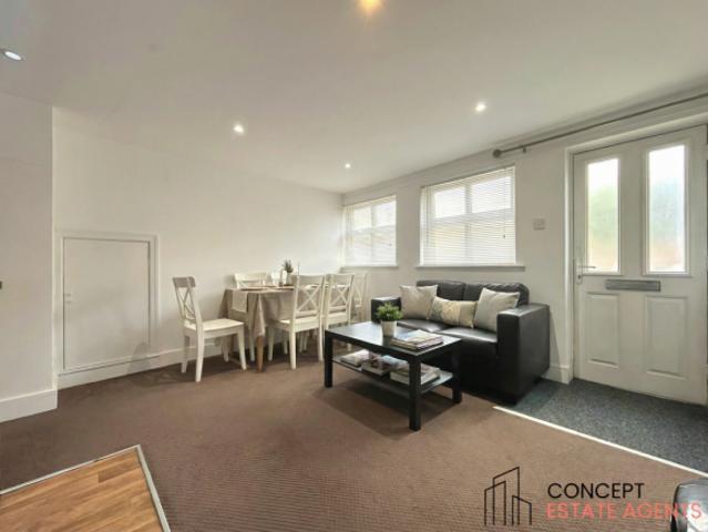 Flat for rent in Tooting Graveney, Greater London