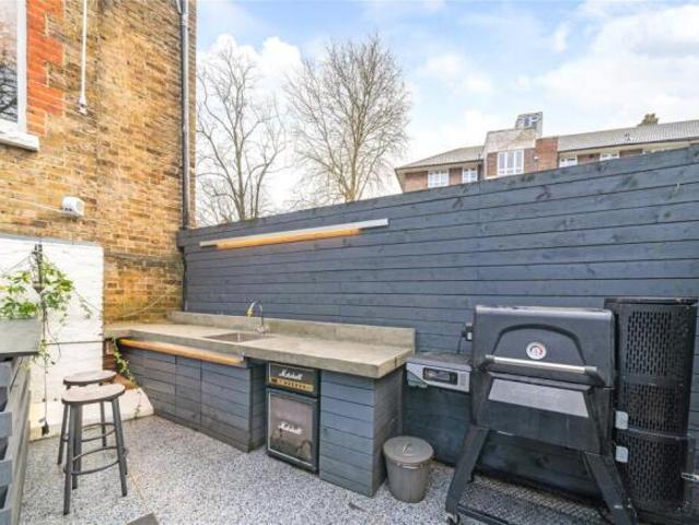 Flat for rent in Cat Hill