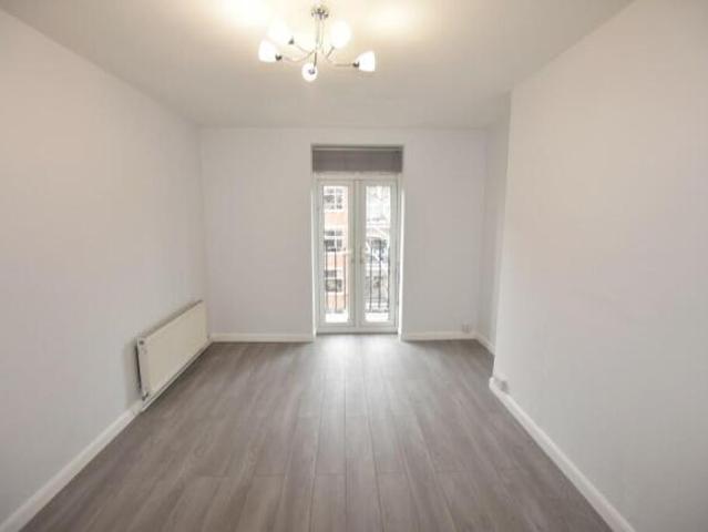 Flat for rent in Cat Hill