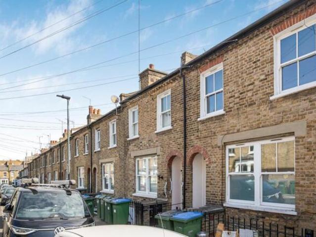 Flat for rent in Cat Hill