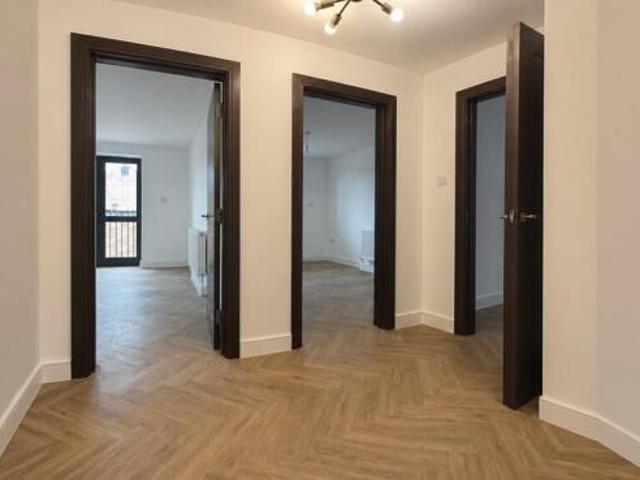 Flat for rent in Cat Hill, England