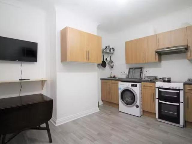 House for rent in Kingswood, School House