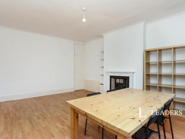 Flat for rent in Cat Hill