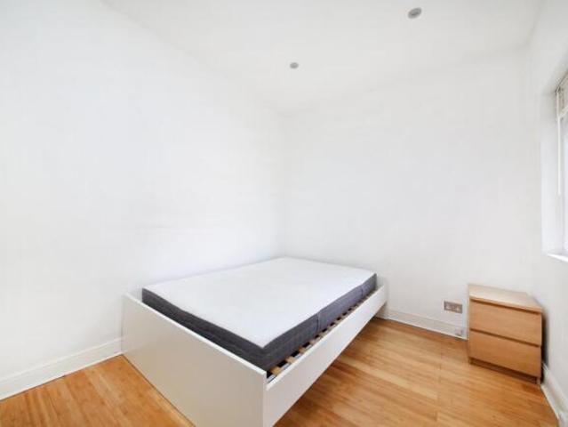 Flat for rent in East Sheen, Greater London