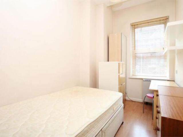 Flat for rent in Acton, Greater London