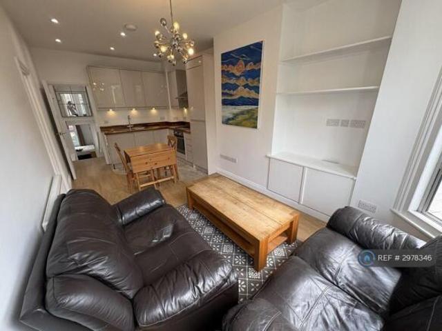 Flat for rent in Cat Hill