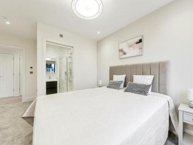 Flat for rent in South Lane, West Yorkshire