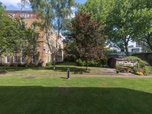Flat for rent in Cat Hill