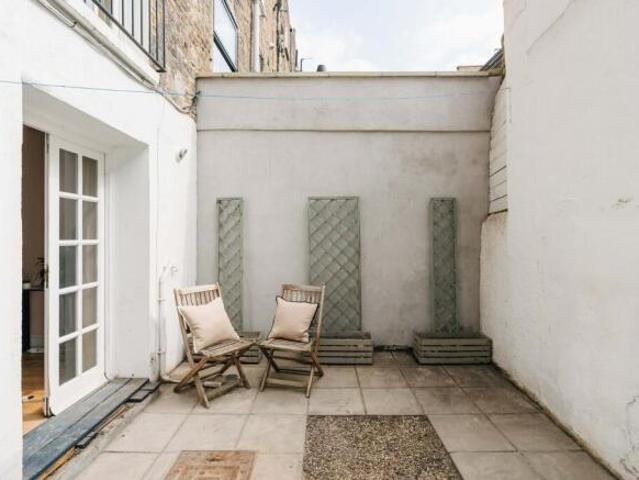 Flat for rent in Cat Hill