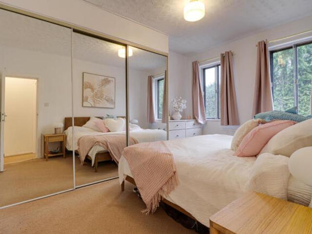 Flat for rent in Five Acres, Hertfordshire